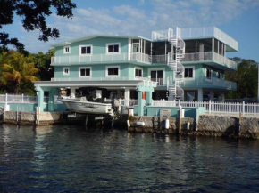 CASA BAHIAMAR Stunning Home - 28 DAY MINIMUM, Pool AND DOCK